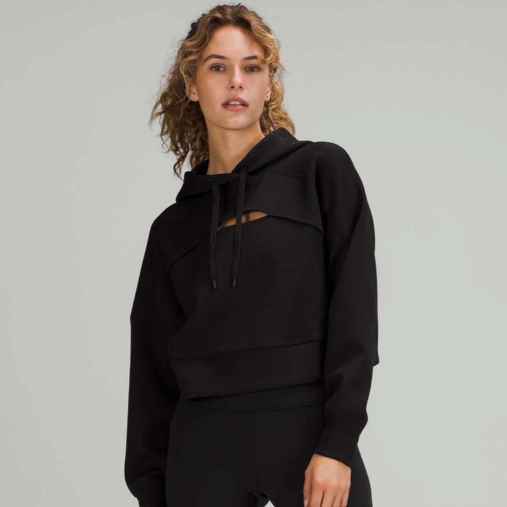 Lululemon Get Centered Crop Hoodie Cut-out in Black - Size 2